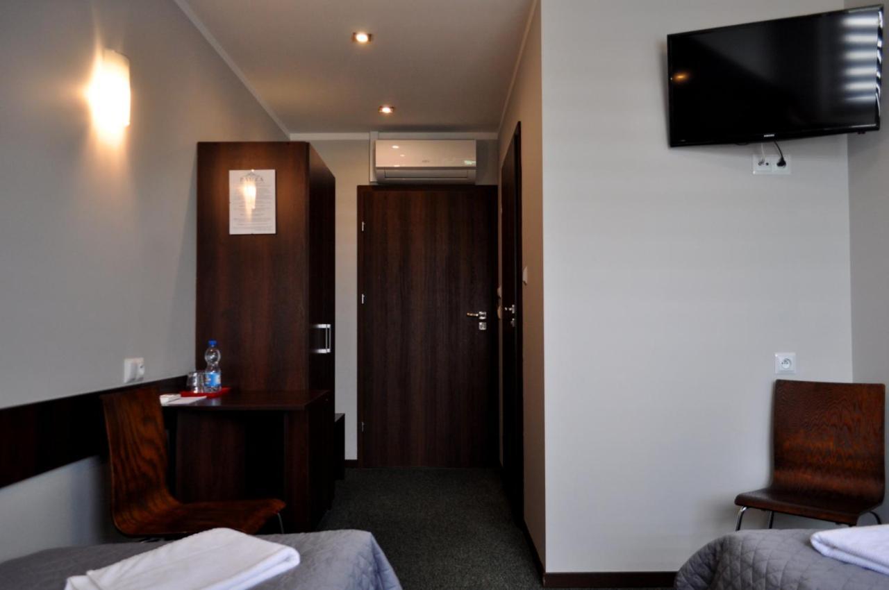 Hotel Pauza ราจินโปดลาสกี ภายนอก รูปภาพ