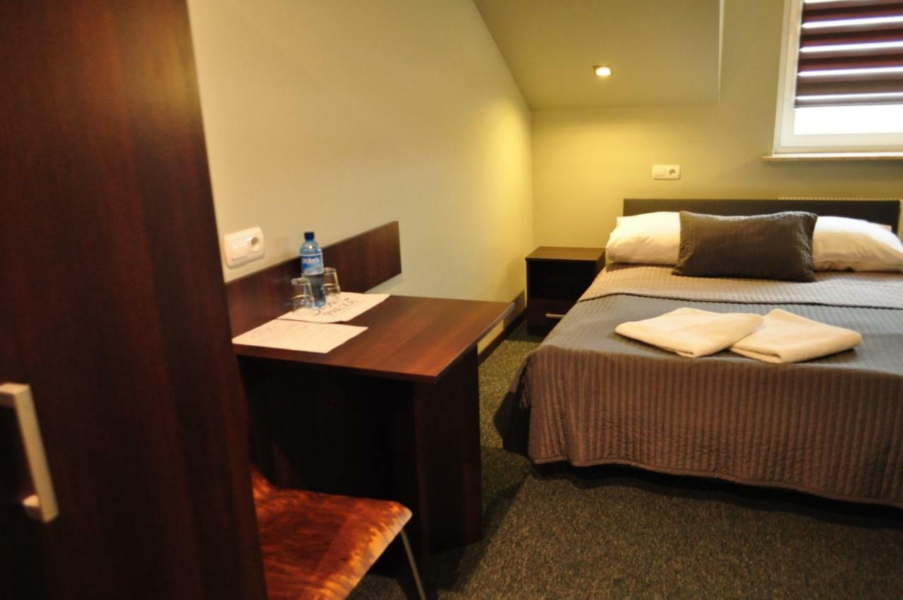 Hotel Pauza ราจินโปดลาสกี ภายนอก รูปภาพ